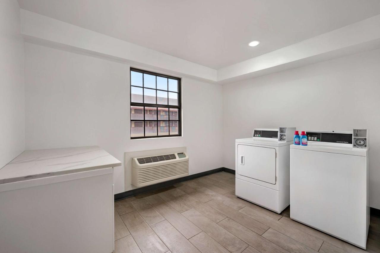 La Quinta Inn By Wyndham Columbus Airport Area Buitenkant foto